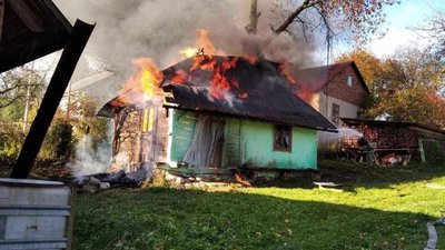 На Яворівщині згорів дерев'яний будинок (ФОТО)