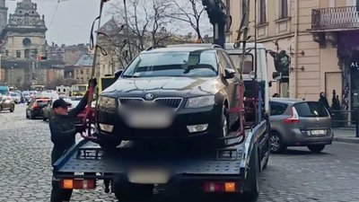Із центру Львова викрали два автомобілі