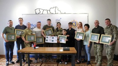​​У Львівській ОВА погасили марки на честь полеглих українських прикордонників-Героїв України