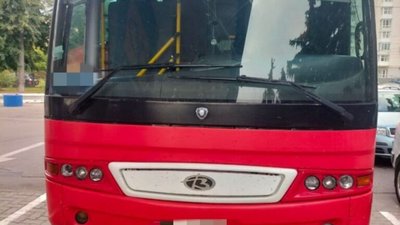 У Львові водій автобуса пошкодив два автомобілі (ФОТО)