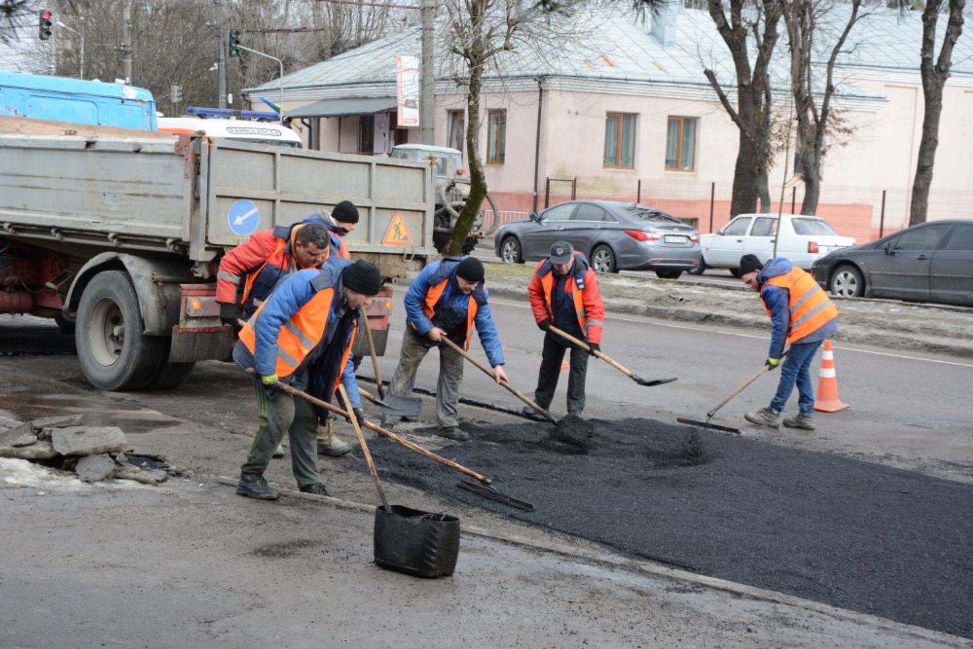 У Львові за три тижні обіцяють залатати усі ями