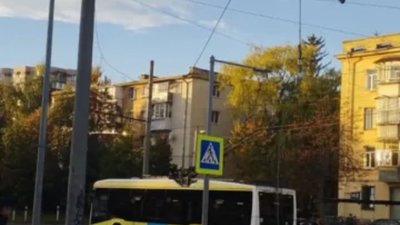 У Львові вантажівка обірвала контактну мережу