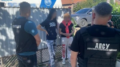 Посадовець митниці та мешканка Закарпаття організували схему незаконного переправлення військовозобов’язаних через кордон
