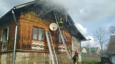 На Самбірщині під час пожежі власник отримав опіки