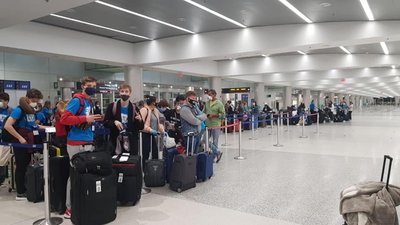 Коронавірус у США: з Маямі спецрейсом евакуювали 259 українців (ФОТО)