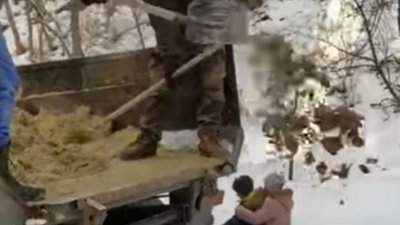 У Львові комунальники Садового не дають дітям кататися на санчатах (ФОТО, ВІДЕО)