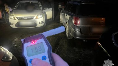 У Львові на Науковій водій наїхав на припаркований автомобіль