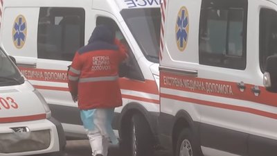 Літак з евакуйованими українцями прибув на спецстоянку в аеропорт Харкова (ВІДЕО)