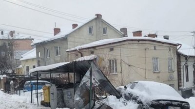 На Львівщині автомобіль викинули на смітник