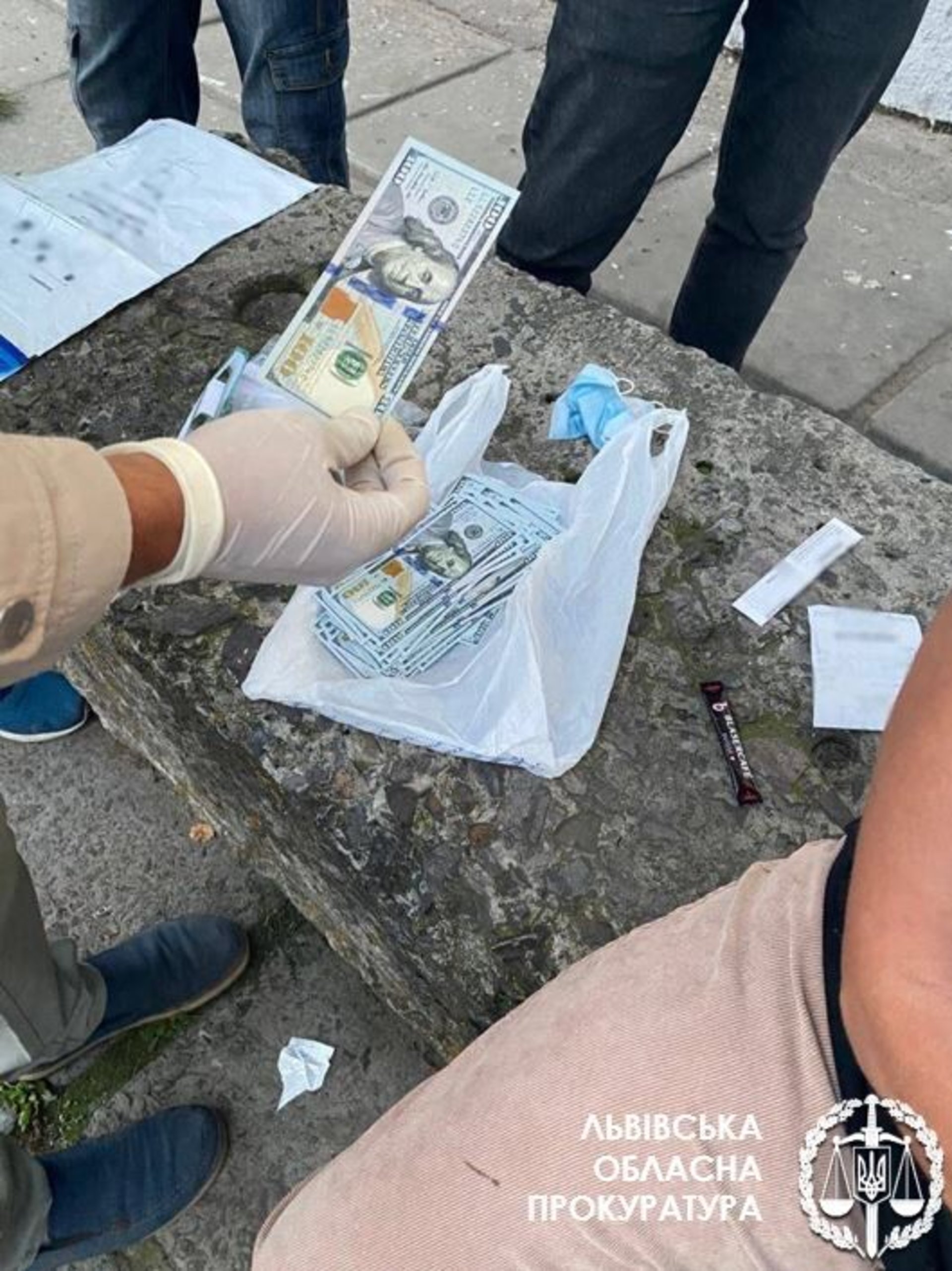 Понад 20 тис дол США хабаря за виготовлення документації на будівництво