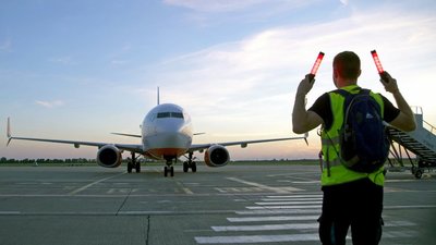Україна запустить внутрішнє авіасполучення з 5 червня, міжнародне відновлять вже з 15 червня, - Шмигаль