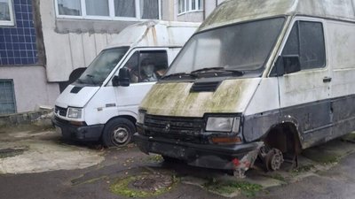 У Львові знайшли занедбаний автомобіль
