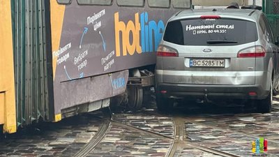 У Львові два дні поспіль в одному й тому ж місці з рейок зійшли трамваї