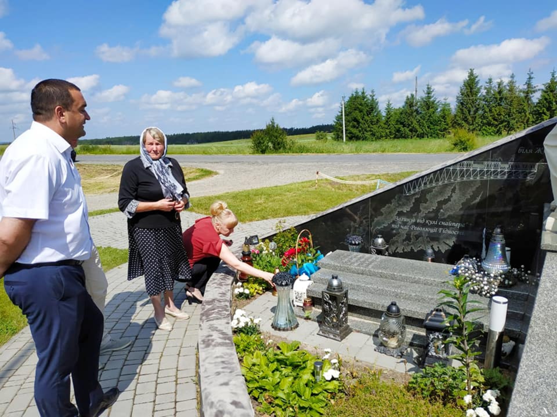 На Яворівщині вшанували пам'ять Героя України Віталія Коцюби. Фото: Яворівська РДА.