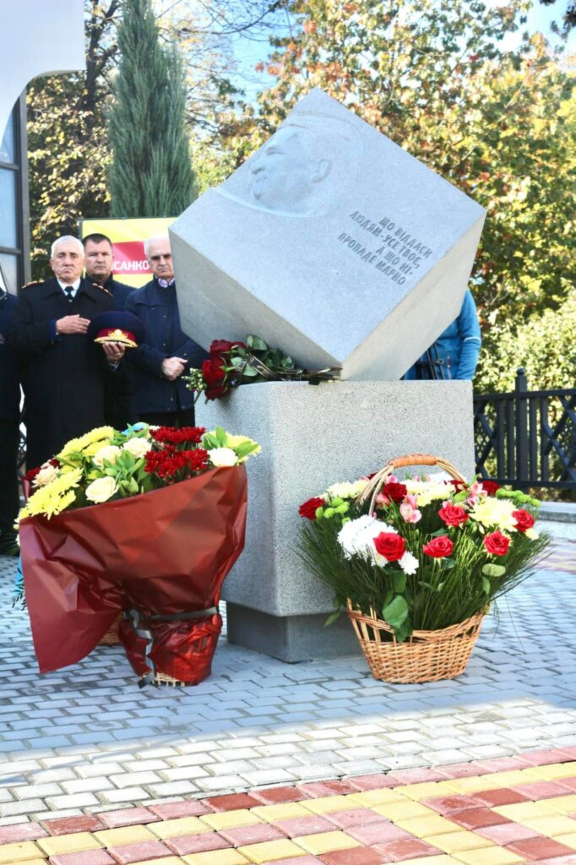 У Коломиї відкрили пам'ятний знак політику Михайлу Вишиванюк
