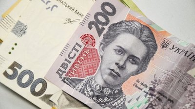 Кабмін відмовився від підвищення мінімальних зарплат вчителів з 2023 року (ВІДЕО)
