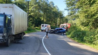 У Жовківському районі під час ДТП потерпів водій легковика (ФОТО)