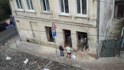 У Львові вибили двері у будинку на першому поверсі