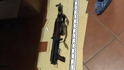 На Стрийщині чоловік погрожував сусідам пістолетом