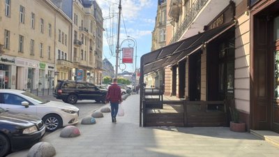 Львів’яни вже скаржаться на літні майданчики кафе (ФОТО)