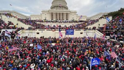 Прихильники Трампа увірвалися до Конгресу США після сутичок з поліцією (ФОТО, ВІДЕО)