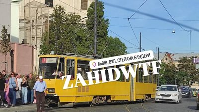 У Львові трамвай зійшов з рейок