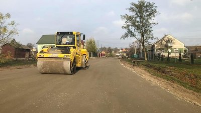 Водіям: у Підгайчиках ремонтують автомобільну дорогу (ФОТО)