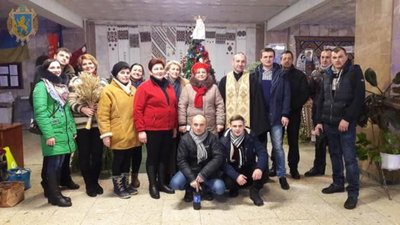 Фольклорний колектив із Жовківщини привітав військовослужбовців на Сході України із Різдвом