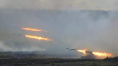 Окупанти вдарили з артилерії по багатоповерхівці в Миколаєві: є поранені