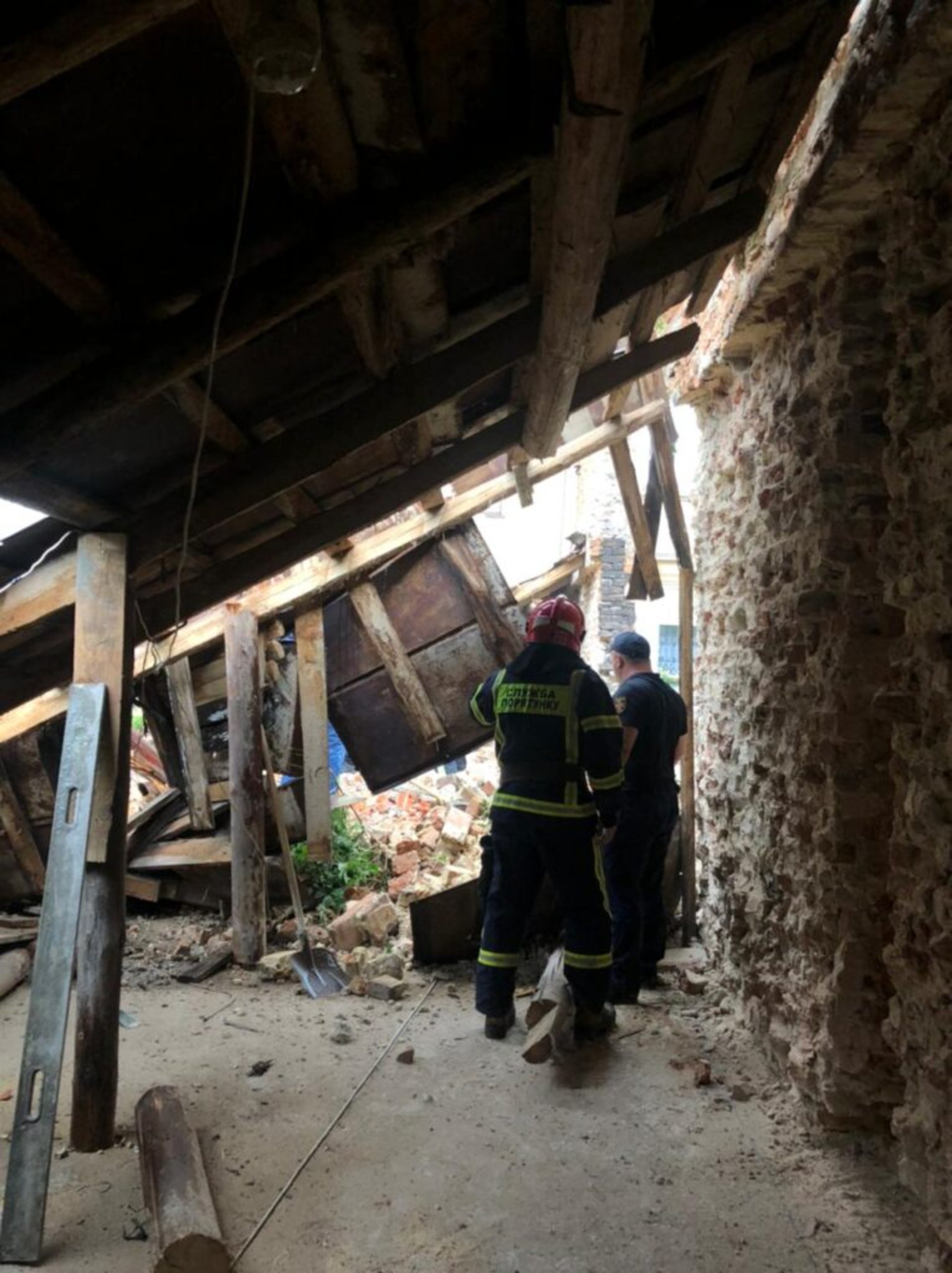 У Львові встановлюють обставини загибелі неповнолітнього внаслідок обвалу будинку