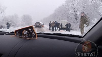 У Яворівському районі з траси злетіли автомобілі (ФОТО)