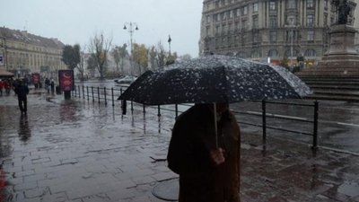 На вихідні обіцяють дощі з мокрим снігом і сильний вітер (КАРТА)
