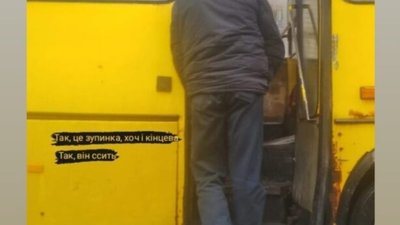 У Львові водій справив потребу прямо на сходову клітку маршрутки (ФОТО)