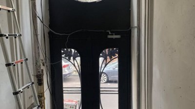 У Львові у будинку, який постраждав від обстрілу, відреставрували браму