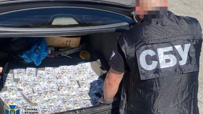На Львівщині 44-річний керівник ГО відправляв чоловіків за кордон