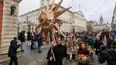 У Львові встановили головного Різдвяного дідуха