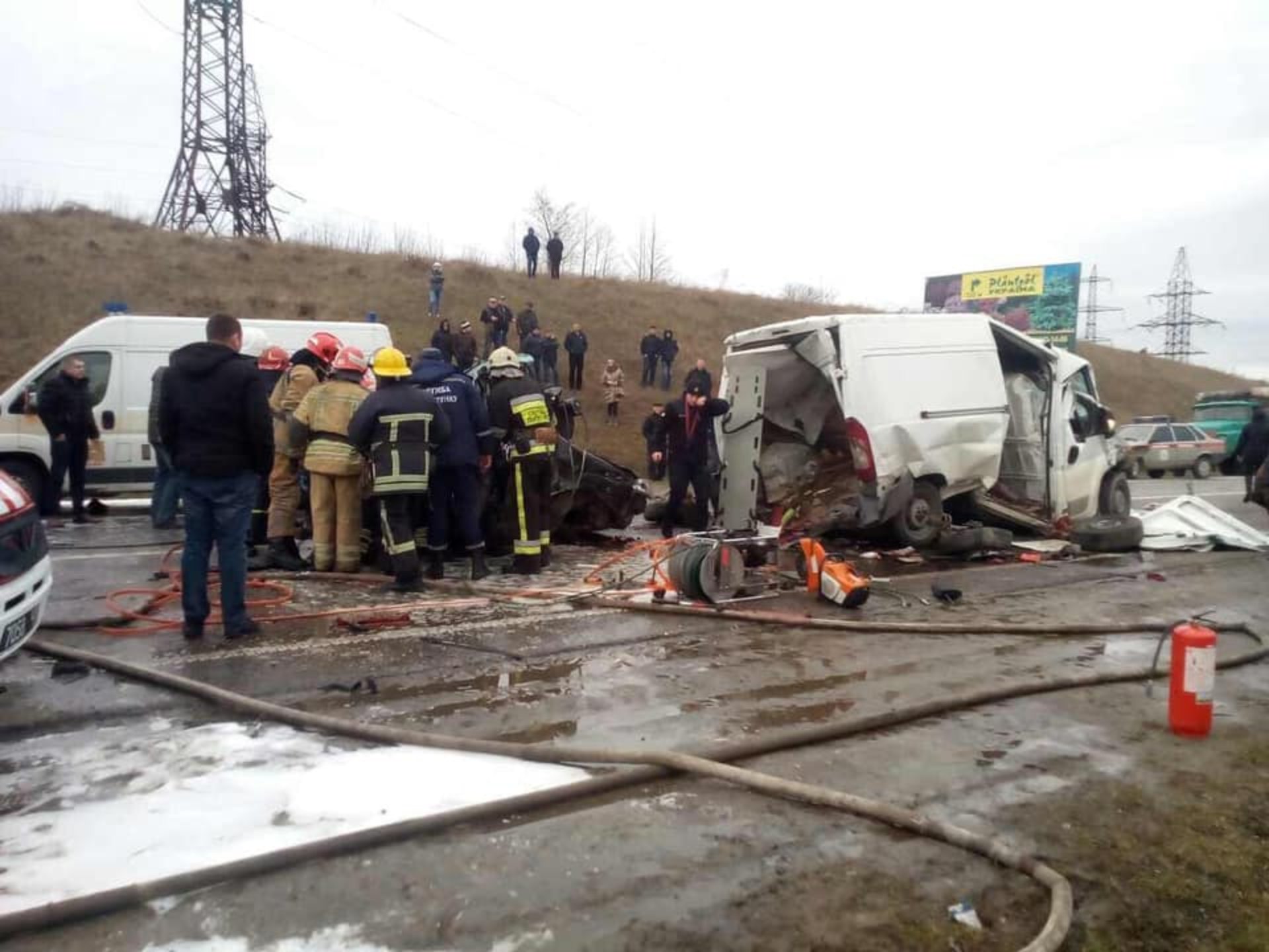 Біля Львова сталась жахлива аварія за участі шести автомобілів. Фото Варта-1