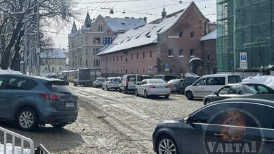 У центрі Львова знову зупинився рух трамваїв (ФОТО)