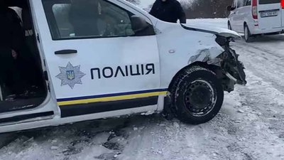 У Червонограді сталася ДТП за участі поліцейського автомобіля (ВІДЕО)