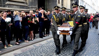 У Львові провели в останню путь воїна Юрія Довганика