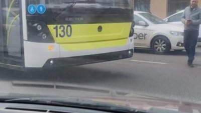 У Львові біля Податкової не розминулись автомобілі (ФОТО)
