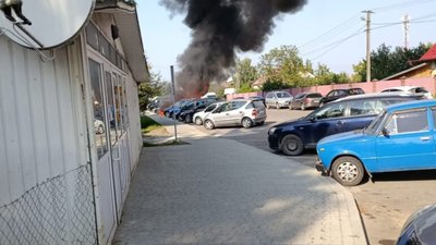 На Львівщині біля кордону з Польщею горять автомобілі