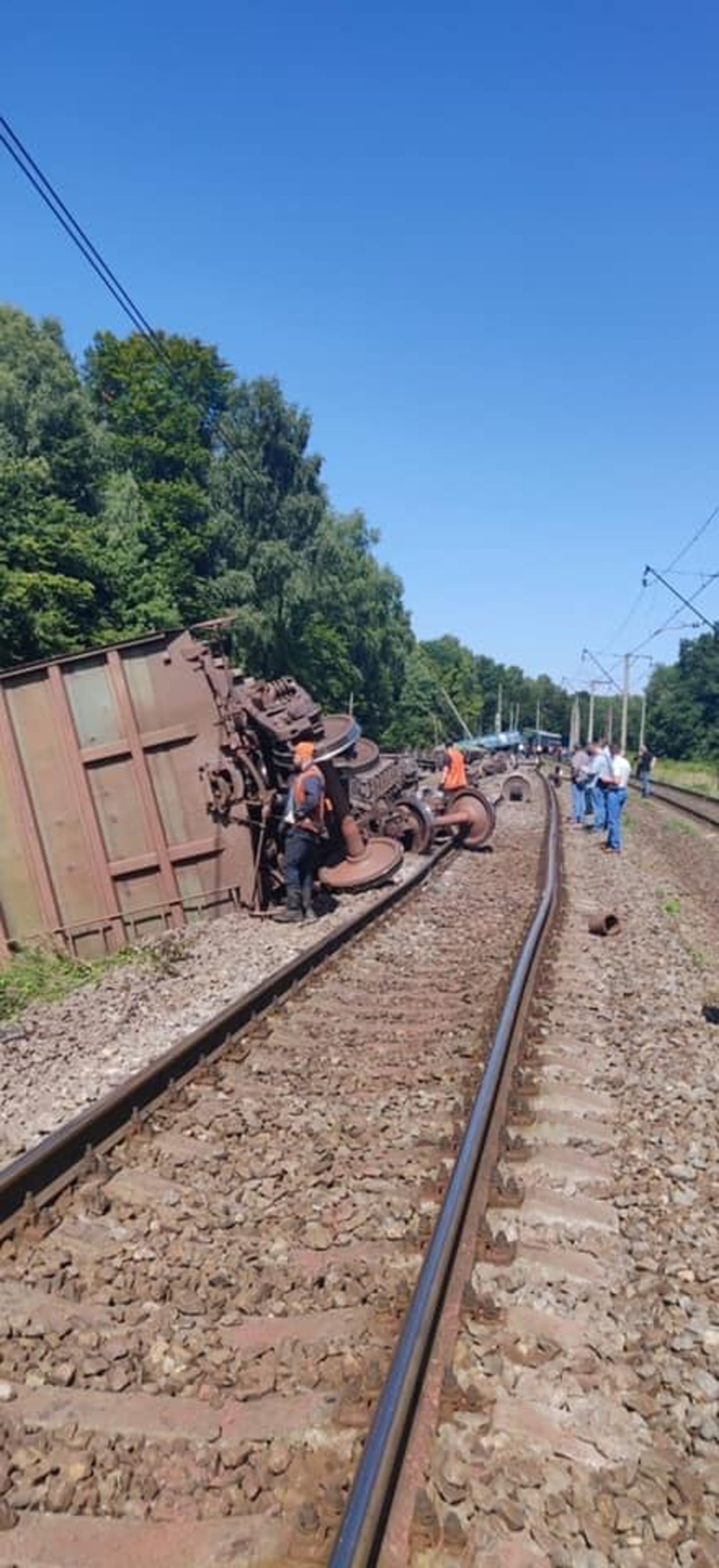 Укрзалізниця встановлює причини сходу вагонів вантажного поїзда на Львівщині
