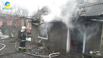 У Золочівському районі виникла пожежа (ВІДЕО)