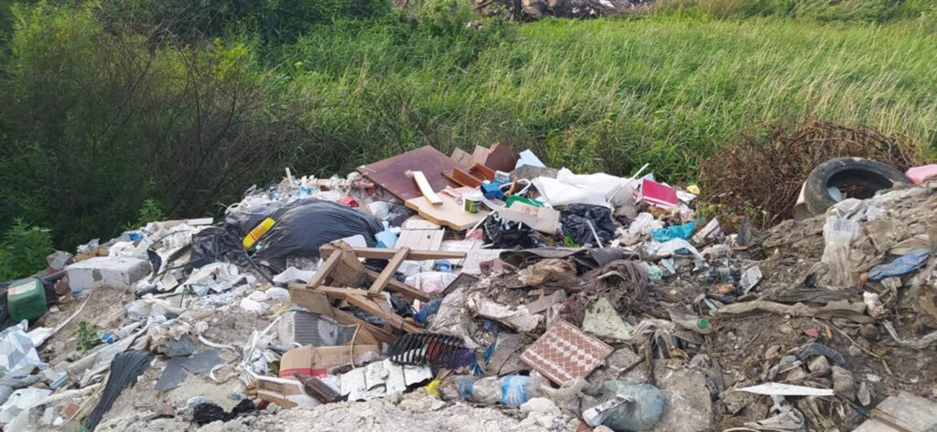 У Львові горить сміттєзвалище. Фото: Олексій Мінтій