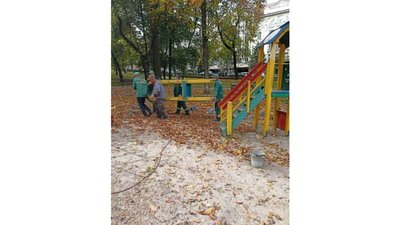 У Львові почали демонтаж дитячого майданчика