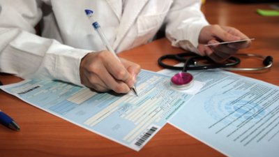 На Львівщині судитимуть лікаря, яка видала «липовий» лікарняний