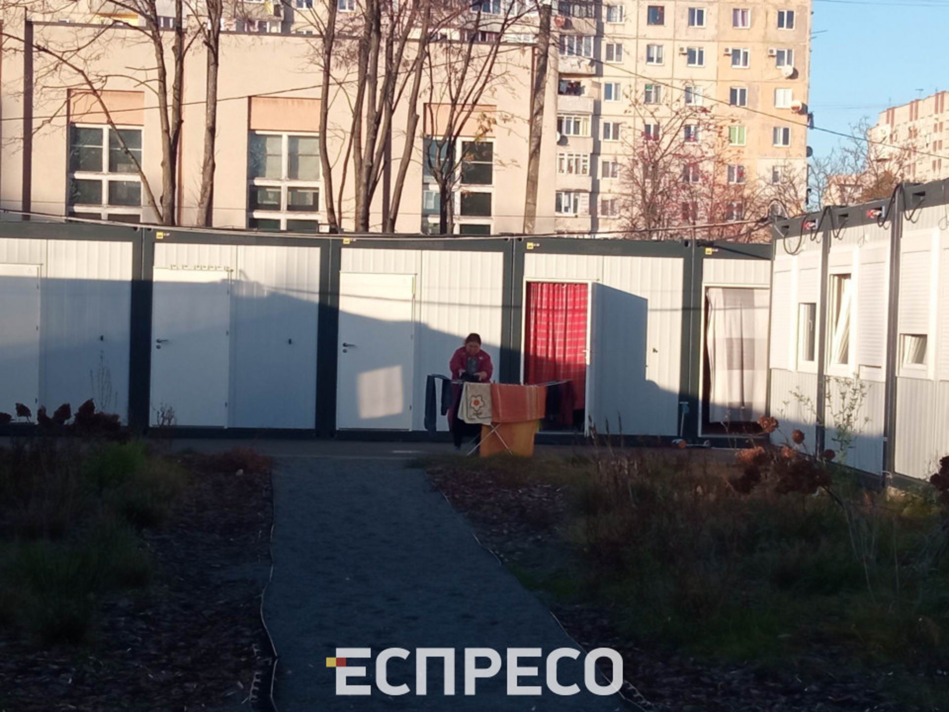 Життя переселенців у модульному містечку у Львові: працюють, волонтерять, але бояться вкоренитися