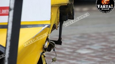 У Львові сталася потрійна ДТП з участю маршрутки (ВІДЕО, ФОТО)