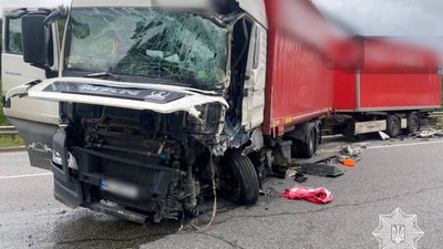 На Львівщині не розминулись дві вантажівки